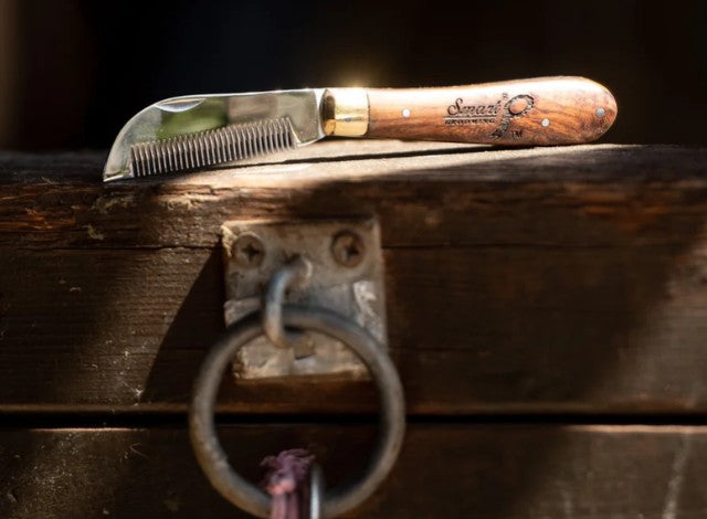 Smart Grooming Fold Up Levelling Knife